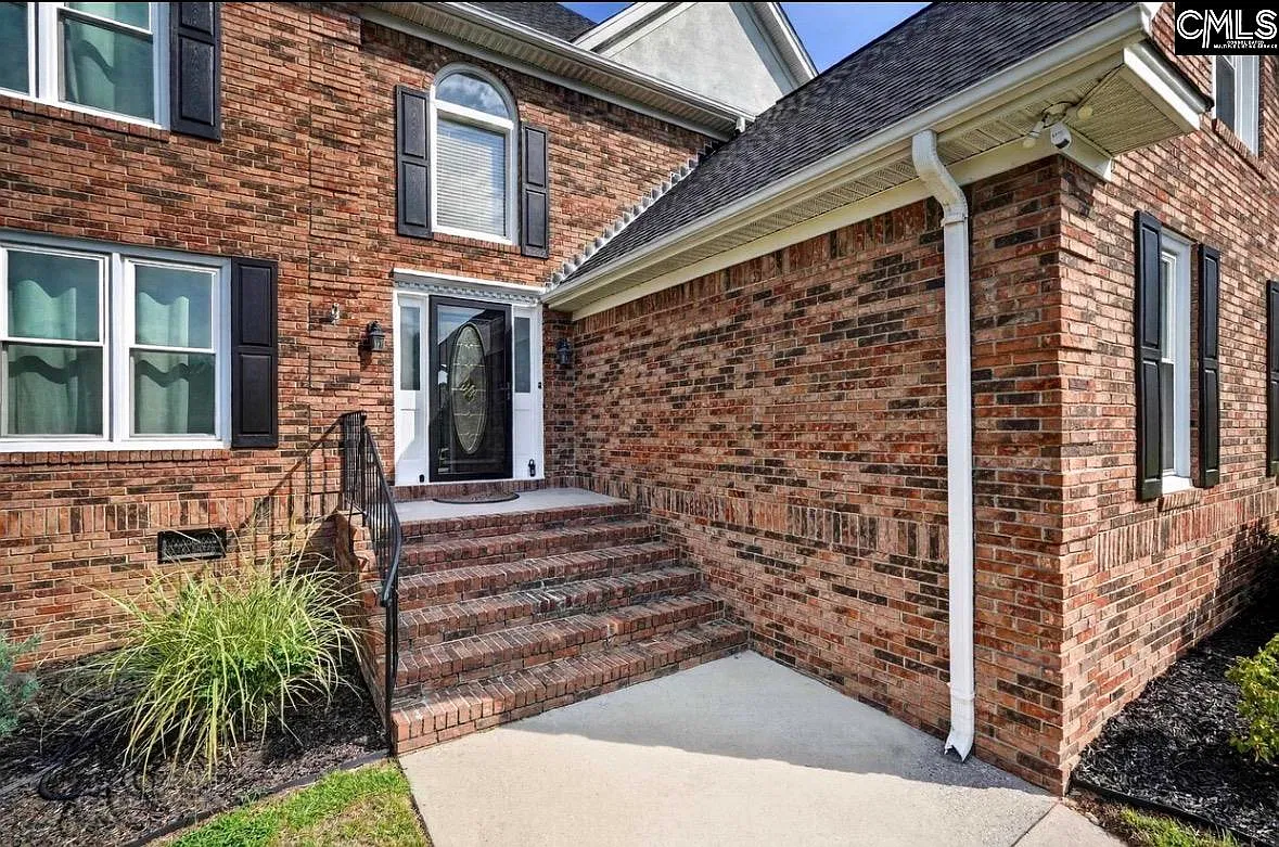 4 bed, 2384 sqft, $2,600 — Photo 2
