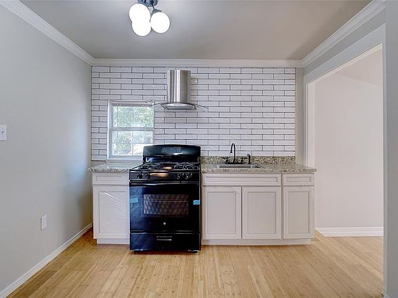 4th image of 1511 Clover Ln #5