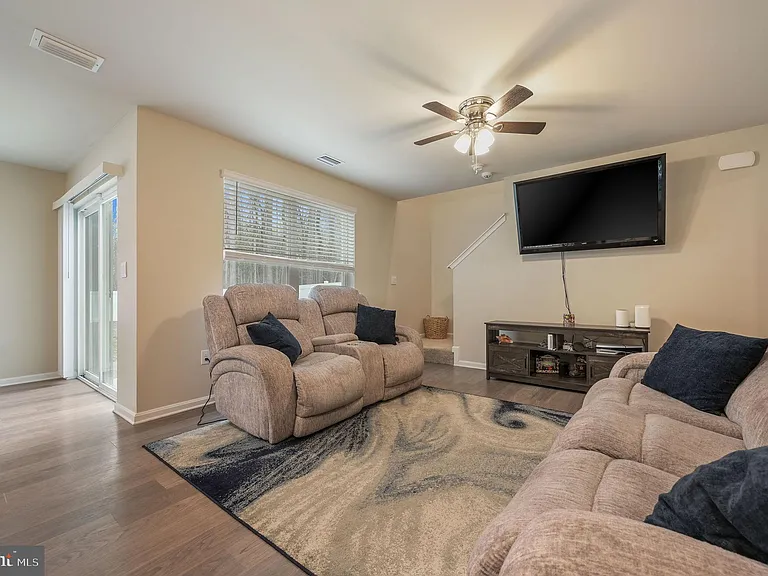 504 Currant Cir — Photo 4