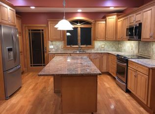 12 Victory Ln, New Windsor, NY 12553