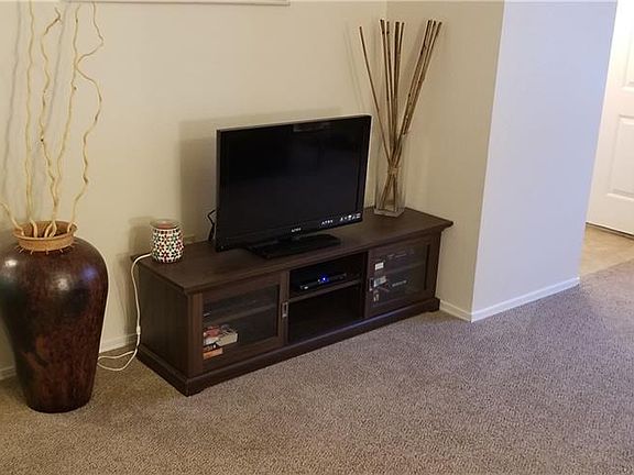 4th image of 385 Anna Cir