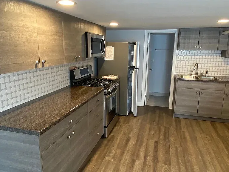 2242 W Erie St — Photo 3