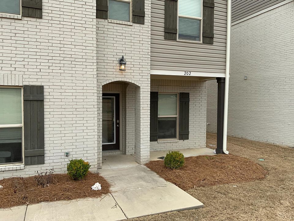 1st image of 202 Massee Cir