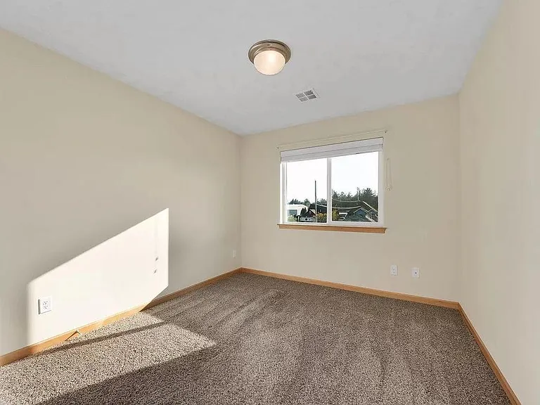 868 5th Ave #B — Photo 9