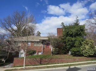 183 Oakdene Ave, Leonia, NJ 07605