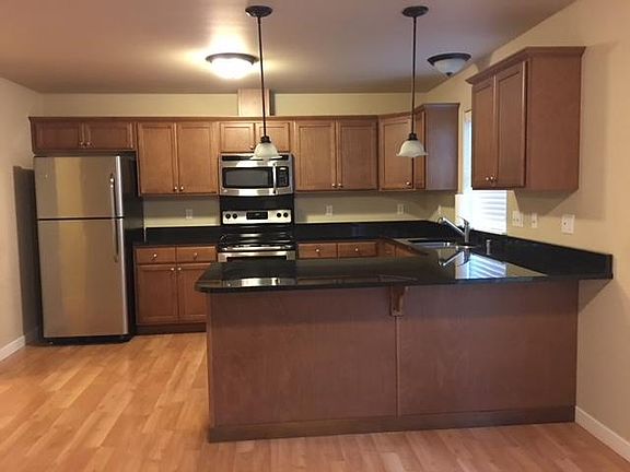 3rd image of 9221 Fairhill Dr NE