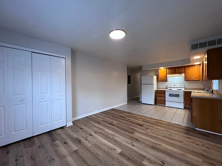 325 S Courtland Ave #4 — Photo 4