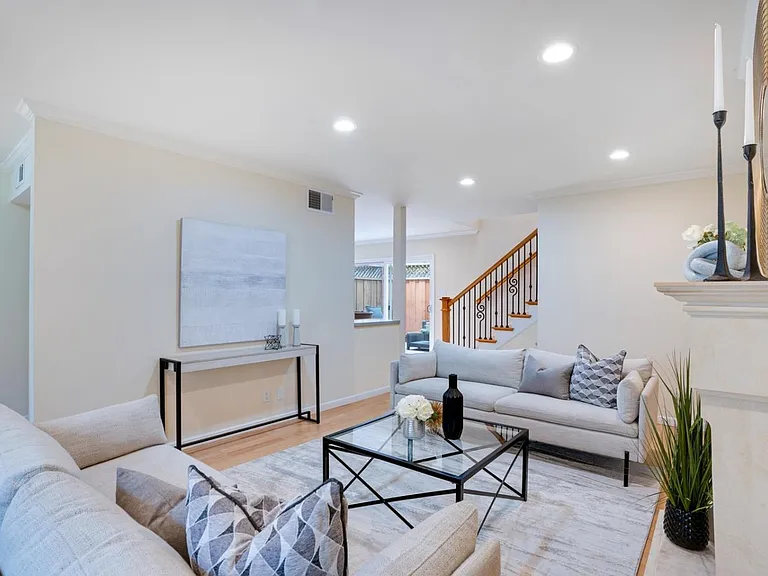 1323 Hoover St — Photo 4