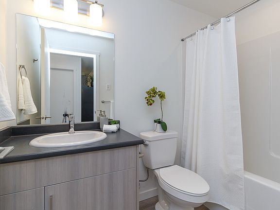 5th image of 821 Hockley Ave