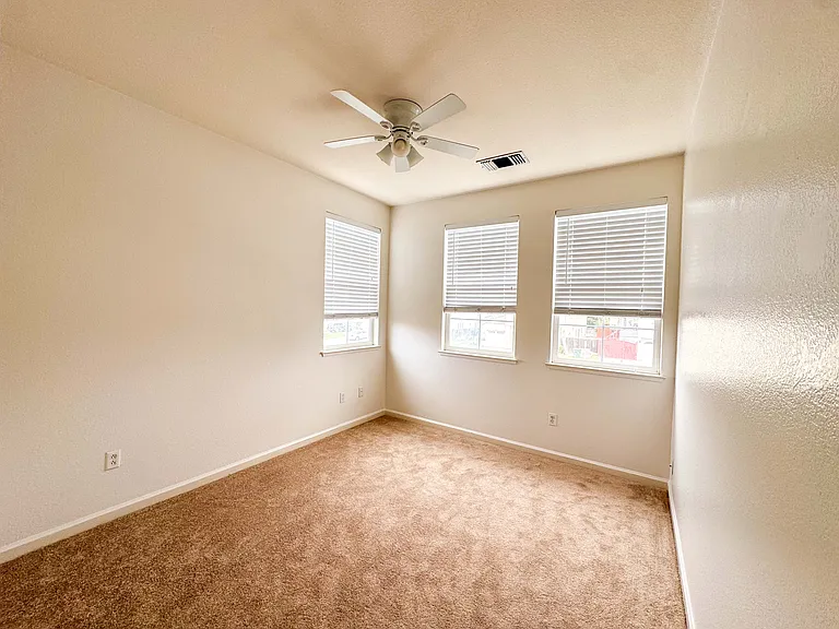1806 Daniels St — Photo 12