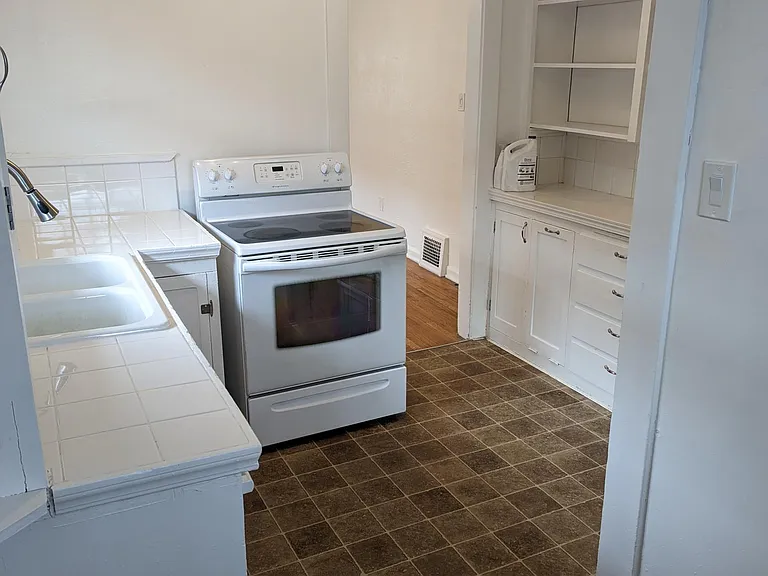 1552 Garfield St — Photo 4