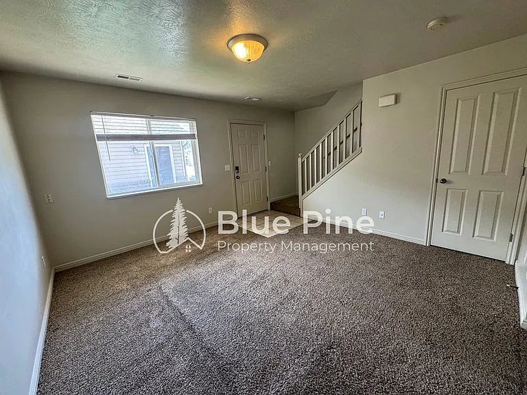 429 Raven Way — Photo 4