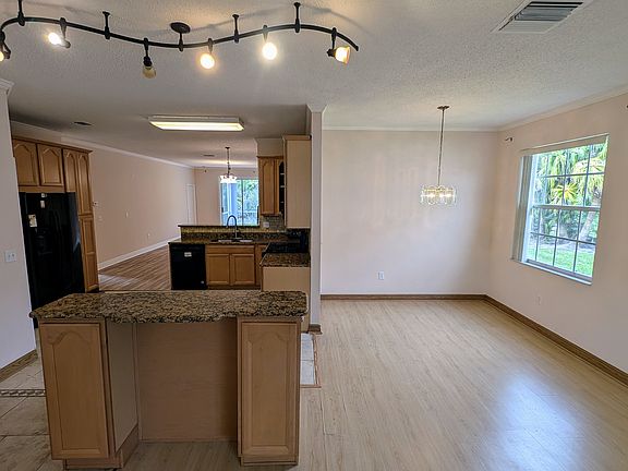 3rd image of 27534 Sky Lake Cir
