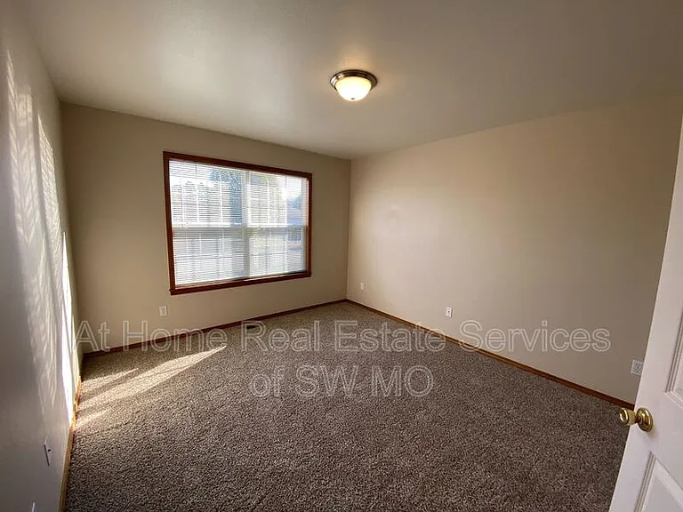 625 S Hazelnut Ave — Photo 15