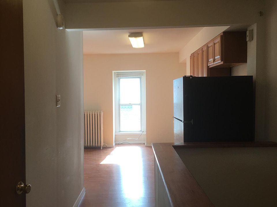 1st image of 115 W Salaignac St Floor 3