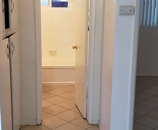5th image of 4421-27 1/2 Rosebud Ln #4425