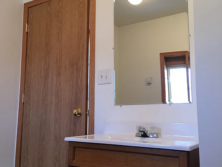 608 Wolcott St — Photo 5