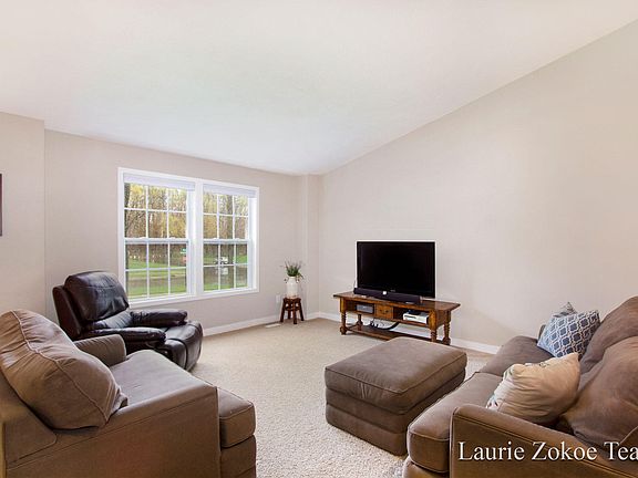 4th image of 2207 Applegate Dr NW