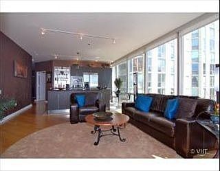 3rd image of 653 N Kingsbury St APT 1601