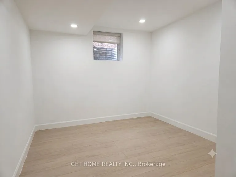 18 Dewsbury Way #BASEMENT — Photo 7