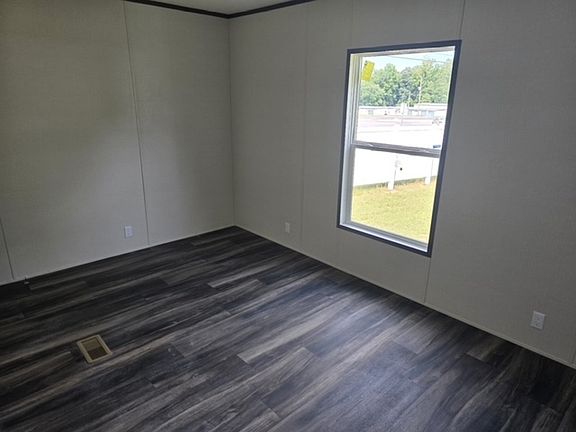 5th image of 132 Galahad Dr