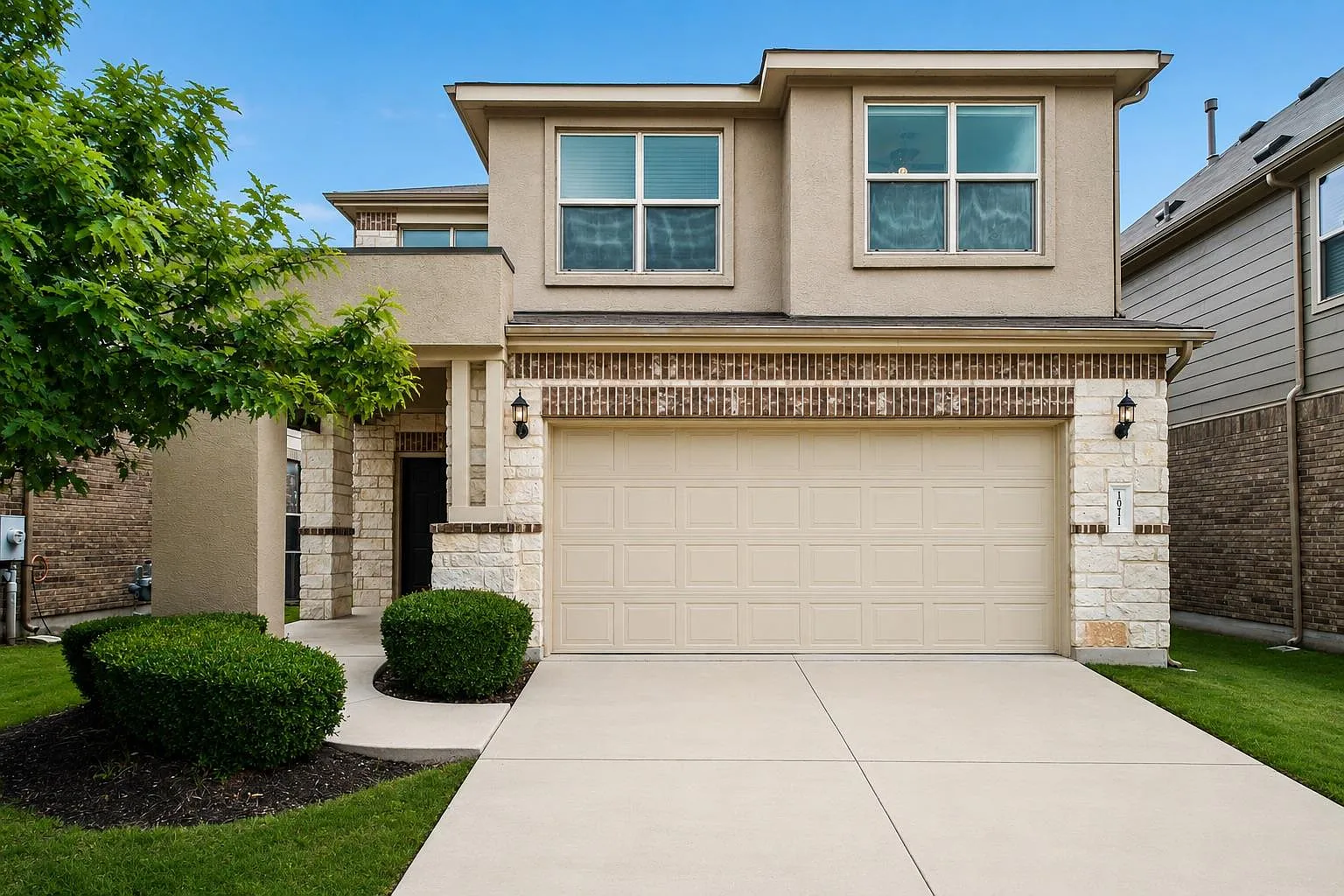 4 bed, 3.0 bath, 2163 sqft, $2,600 — Photo 2