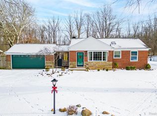 24431 Hickory Dr, Grosse Ile, MI 48138