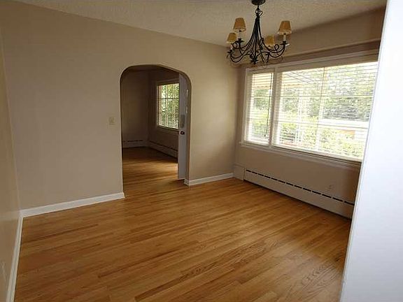 3rd image of 1225 Poly Dr