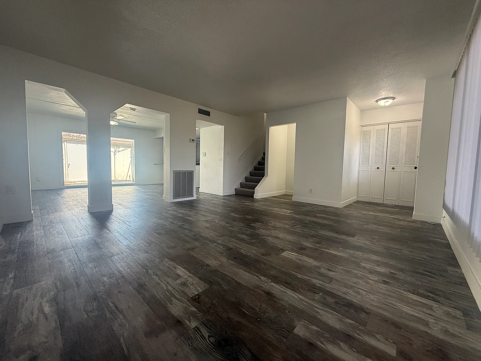 3 bed, 2.5 bath, 1584 sqft, $1,700 — Photo 4