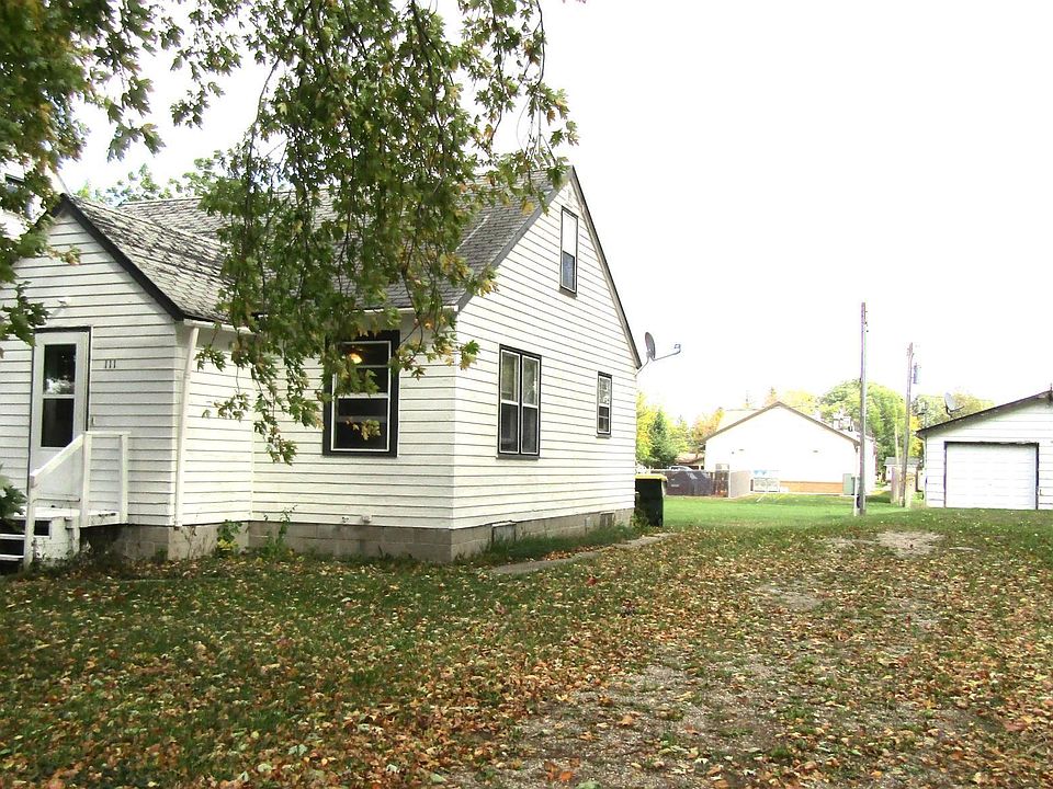 1st image of 111 3rd St SE