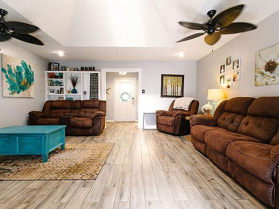 4th image of 1005 Warren Dr
