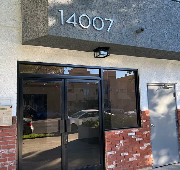 14007 Vanowen — Photo 2