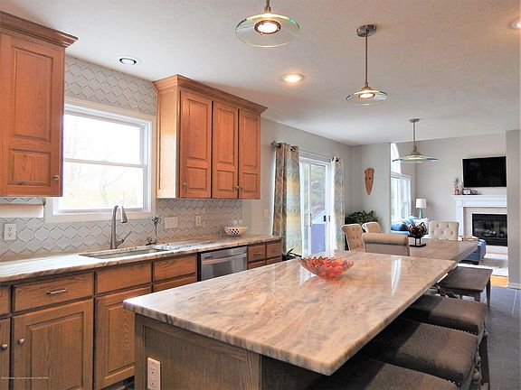 5th image of 9481 Lookout Point Dr