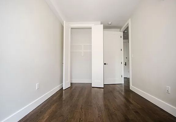 4th image of 2077A Fulton St #5A