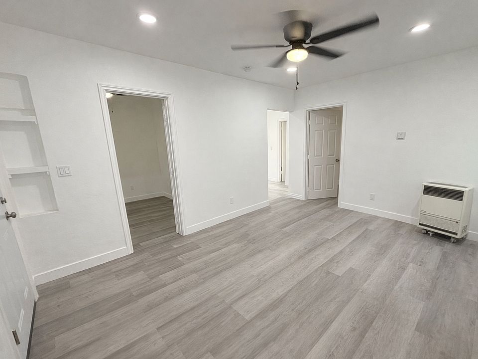 1st image of 906 W 88th St