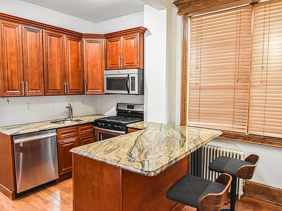 4th image of 282 Van Duzer St #1