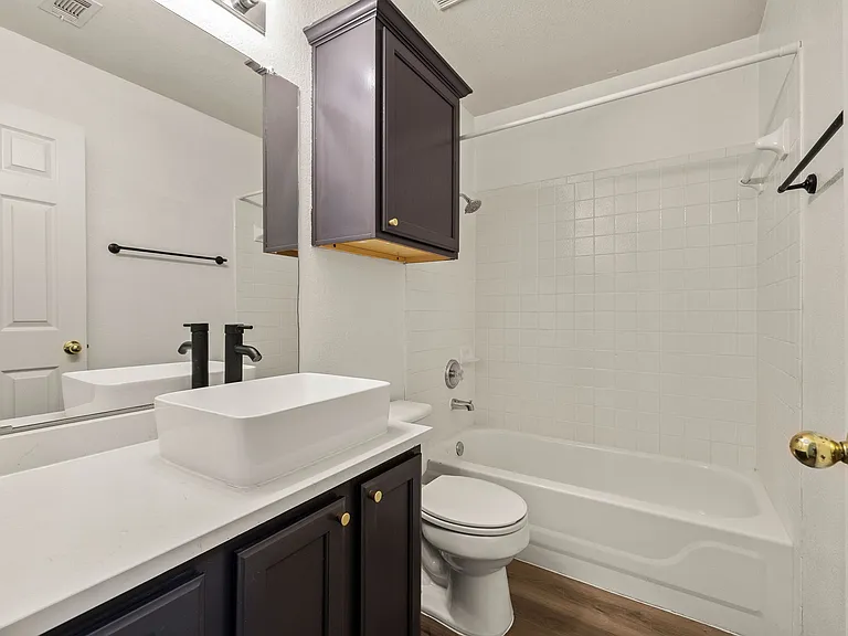903 Luke Ln — Photo 24