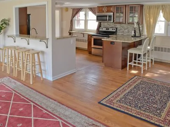 30 Laurelwood Dr, Mountain Lakes, NJ 07046