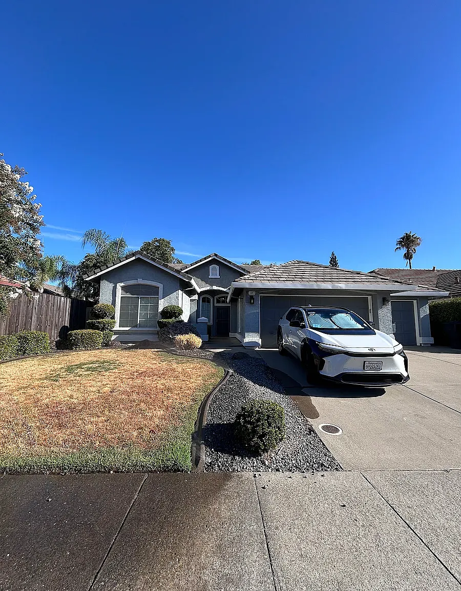 3 bed, 1844 sqft, $3,000 — Photo 1