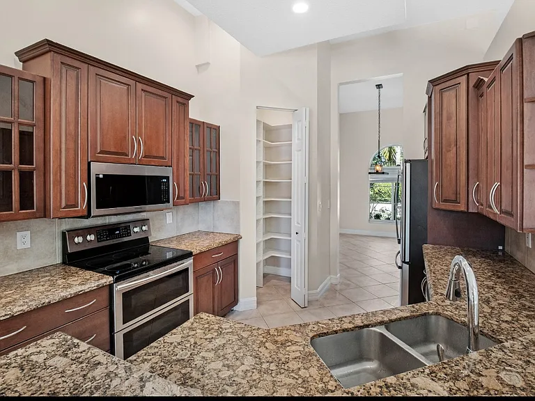 1680 SW 14th Dr — Photo 17