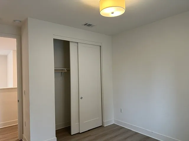 100 Village Ln — Photo 20