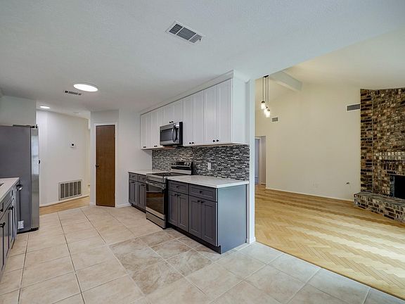 5th image of 34 N High Oaks Cir