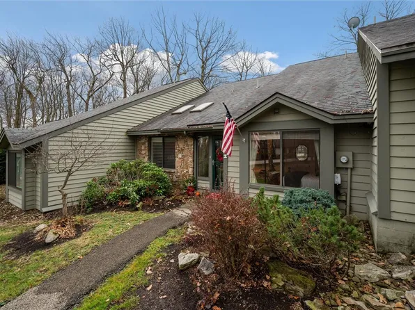 1902 Hightop Dr, Hidden Valley, PA 15502