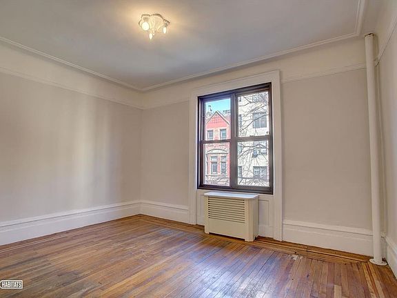 3rd image of 158 W 81st St APT 34