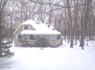 104 Robin Ct, Bushkill, PA 18324