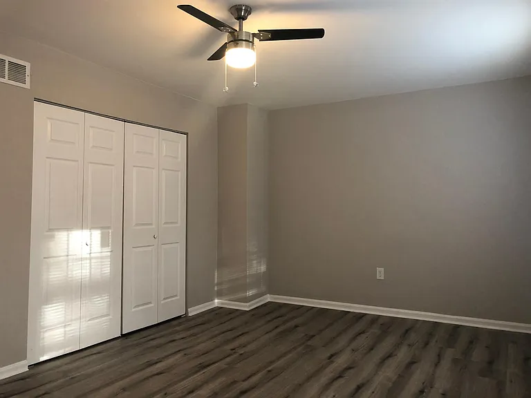 542 Newbury Ct — Photo 31