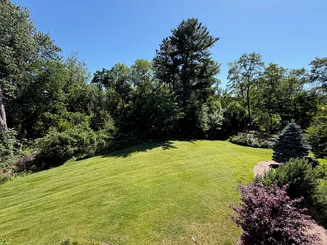 1 Raccoon Rd — Photo 2