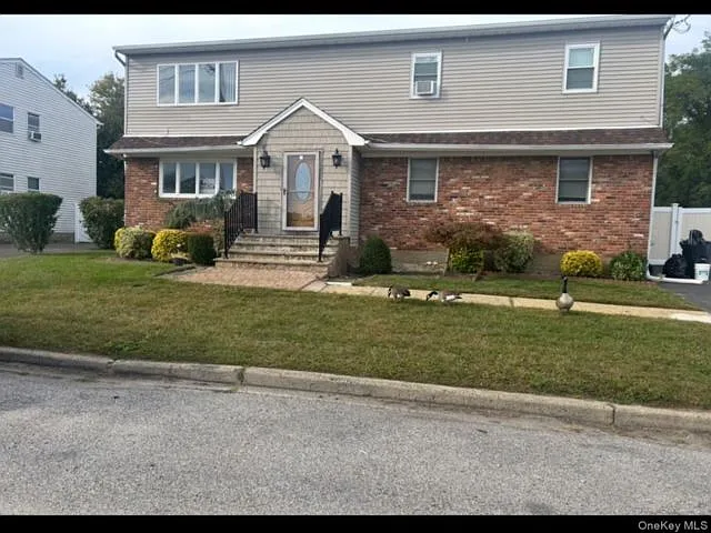 3531 Shore Pl — Photo 1