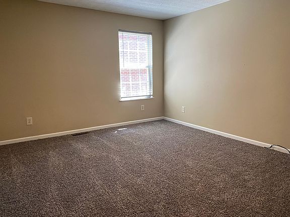 3rd image of 138 Garnet Dr