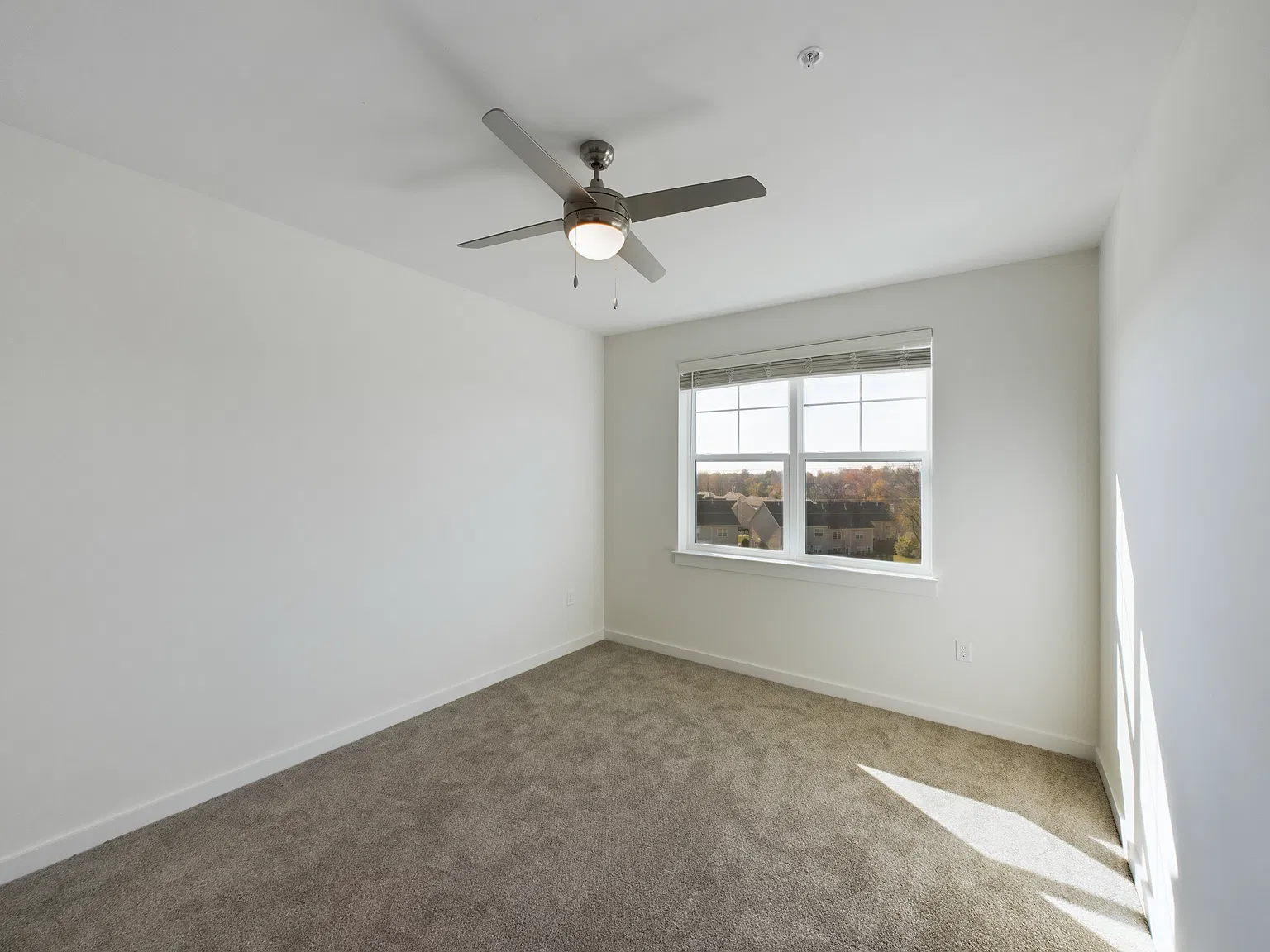 1 bed, 833 sqft, $1,399 — Photo 4